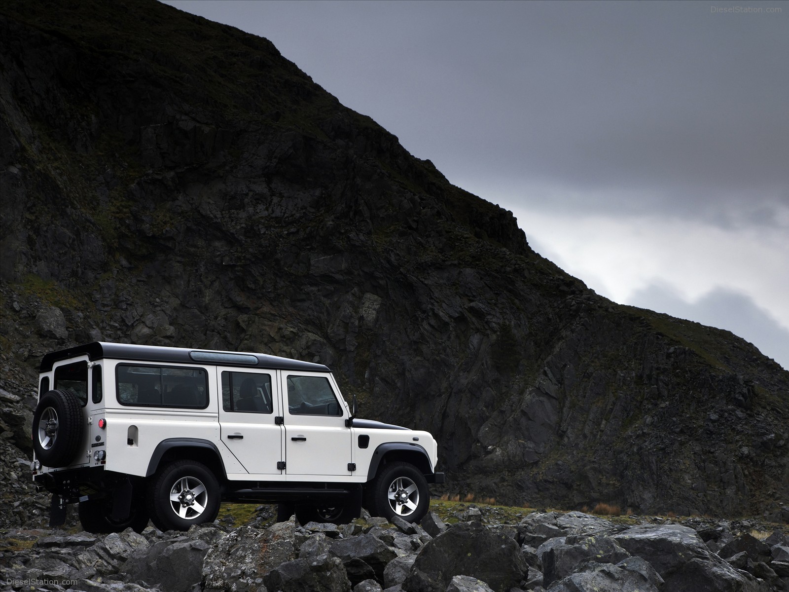 Land Rover Defender 'Fire & Ice' Editions Land Rover Defender 'Fire & Ice' Editions